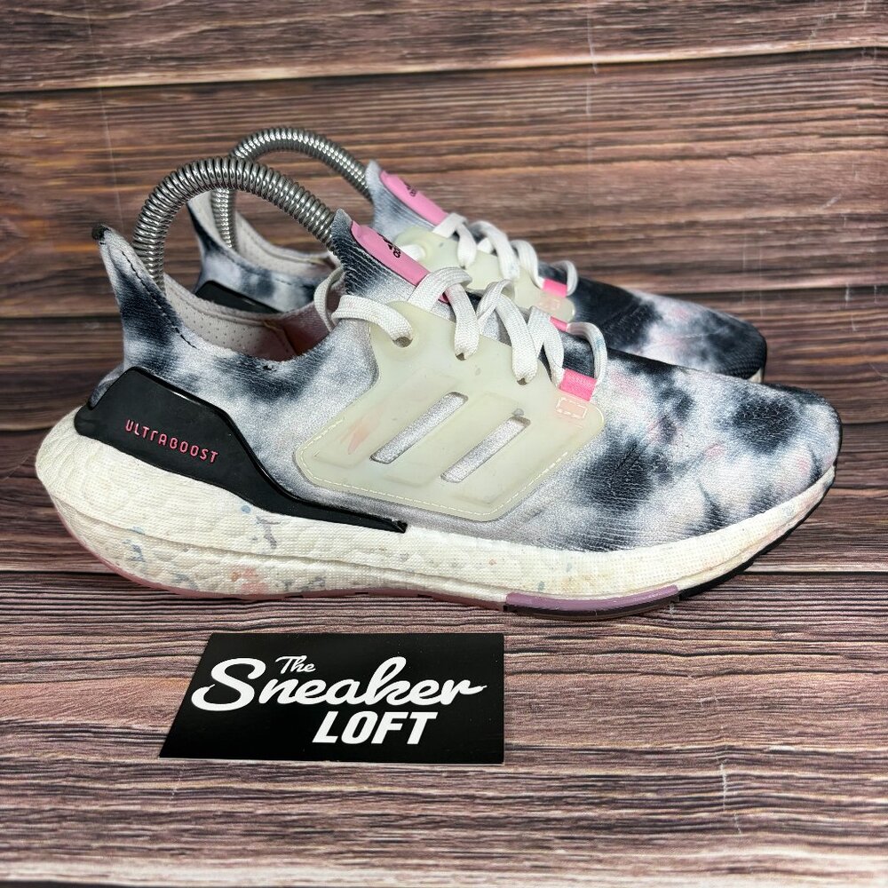 Adidas Ultraboost 22 Tie Dye Women's Athletic Running Shoes‎ Size 6